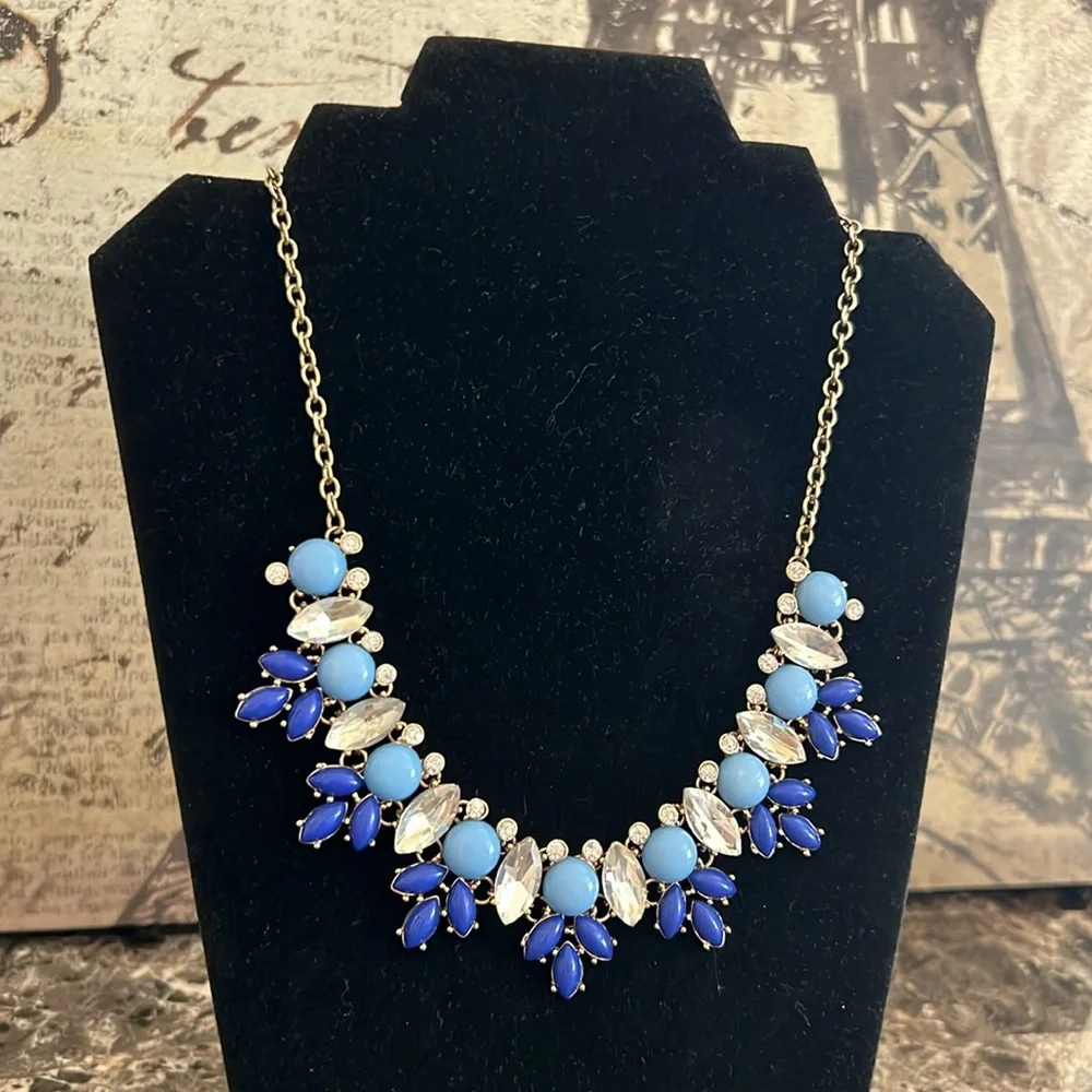 CARA Elegant Blue and White Necklace EUC